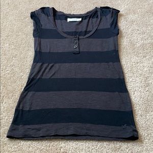 American Eagle black stripped tshirt